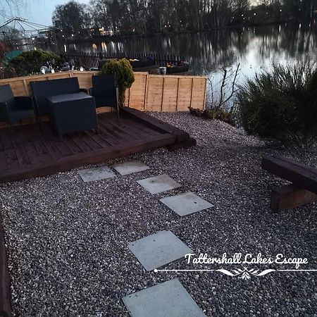 Meridian Tattershall Lakes Escape - Lakeside Lodge Caravan With A Fishing Peg Luxury Hot Tub Exterior foto