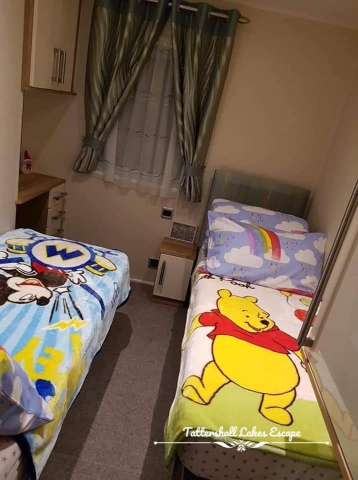Meridian Tattershall Lakes Escape - Lakeside Lodge Caravan With A Fishing Peg Luxury Hot Tub Exterior foto