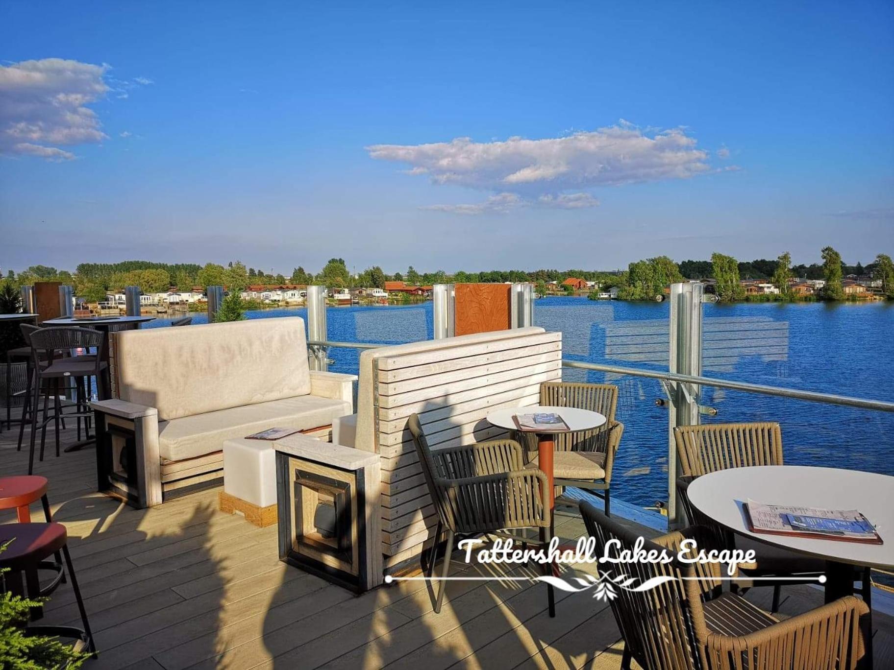 Meridian Tattershall Lakes Escape - Lakeside Lodge Caravan With A Fishing Peg Luxury Hot Tub Exterior foto
