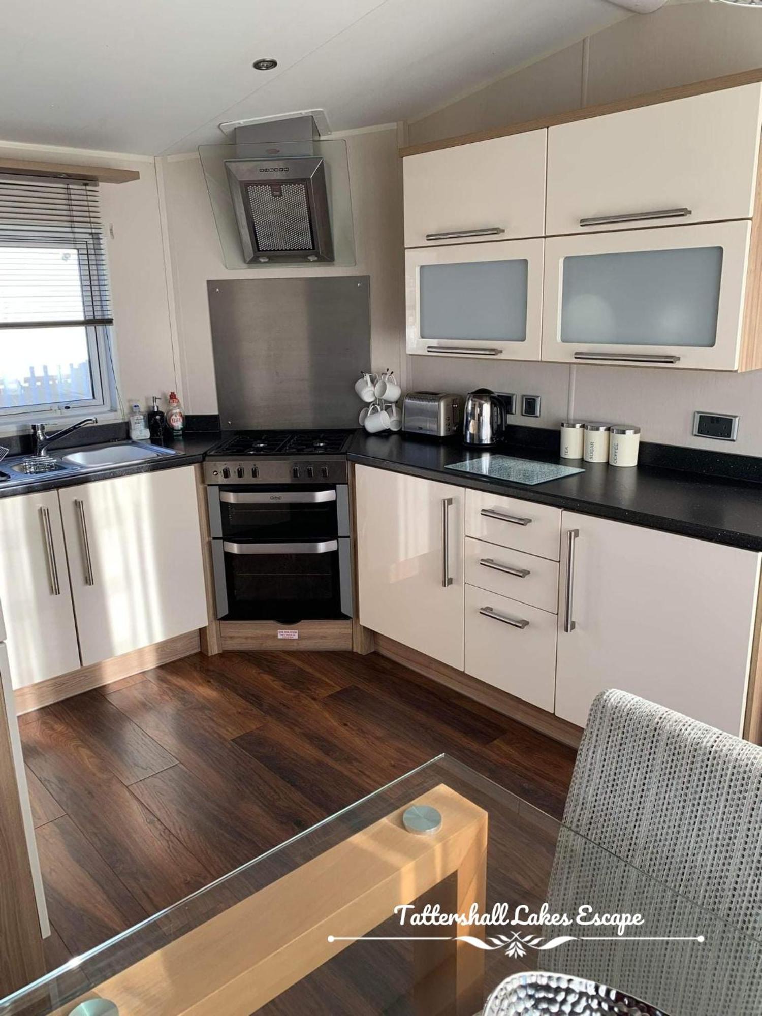 Meridian Tattershall Lakes Escape - Lakeside Lodge Caravan With A Fishing Peg Luxury Hot Tub Exterior foto