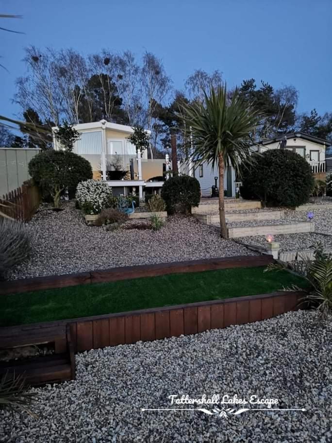 Meridian Tattershall Lakes Escape - Lakeside Lodge Caravan With A Fishing Peg Luxury Hot Tub Exterior foto