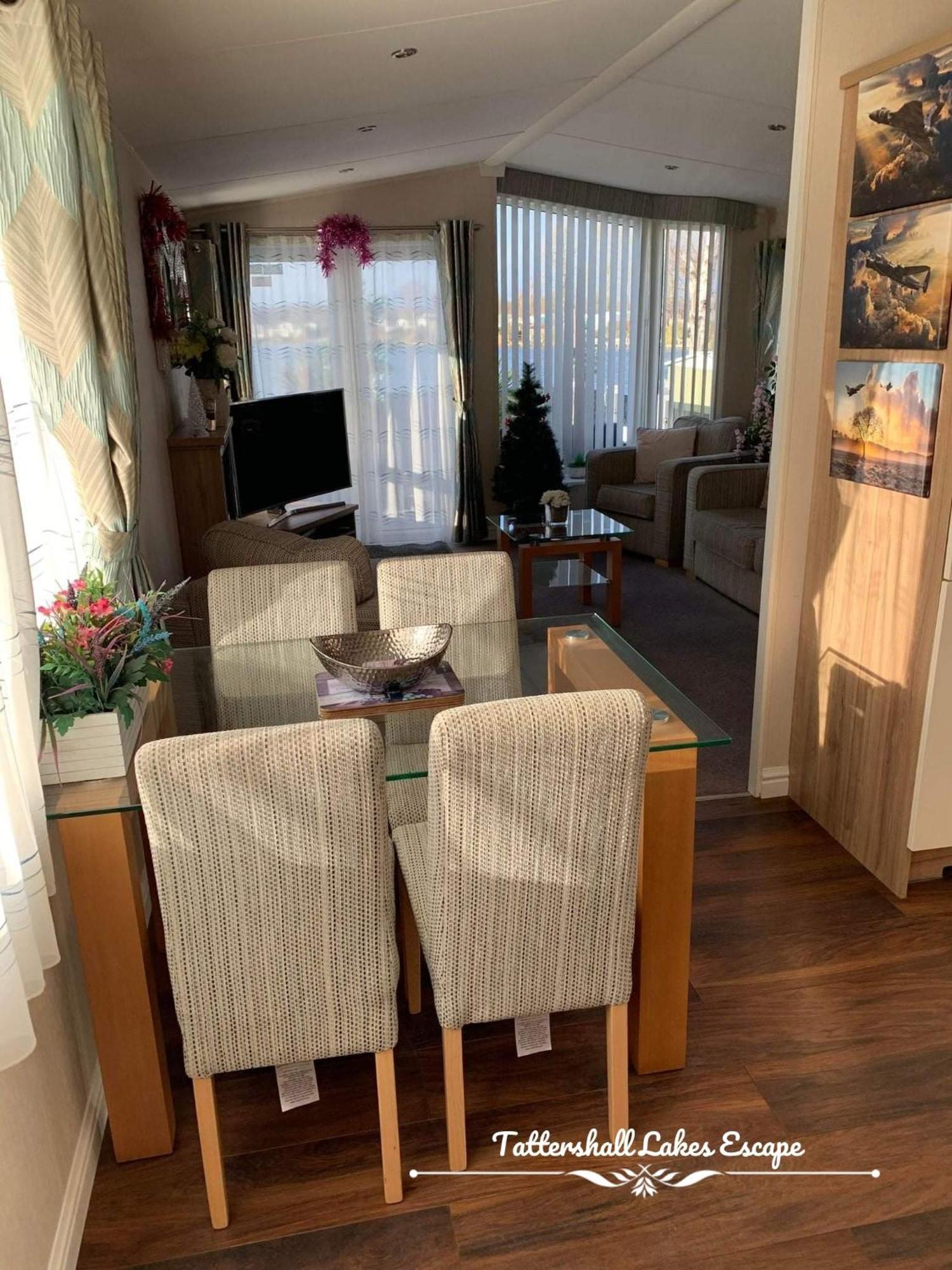 Meridian Tattershall Lakes Escape - Lakeside Lodge Caravan With A Fishing Peg Luxury Hot Tub Exterior foto